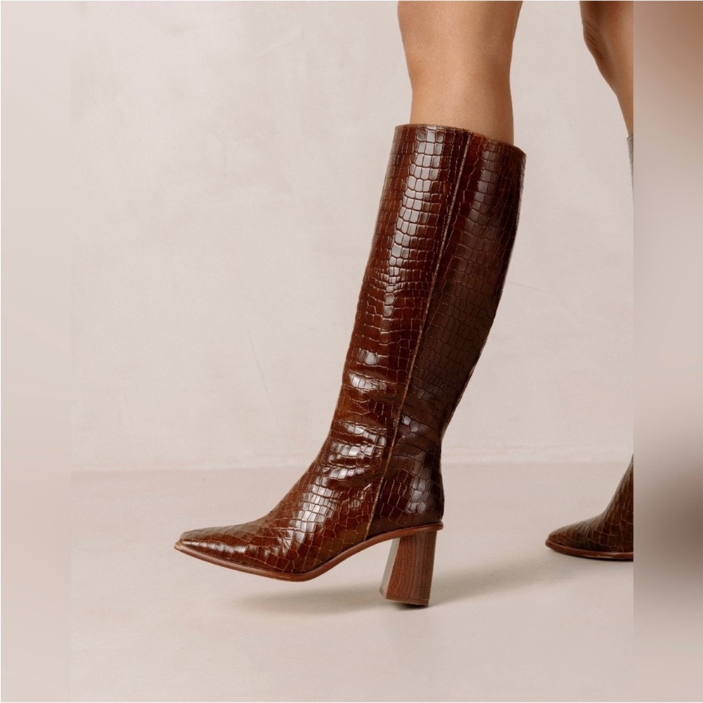 ALOHAS Chocolate Croc-Embossed Heeled Boots